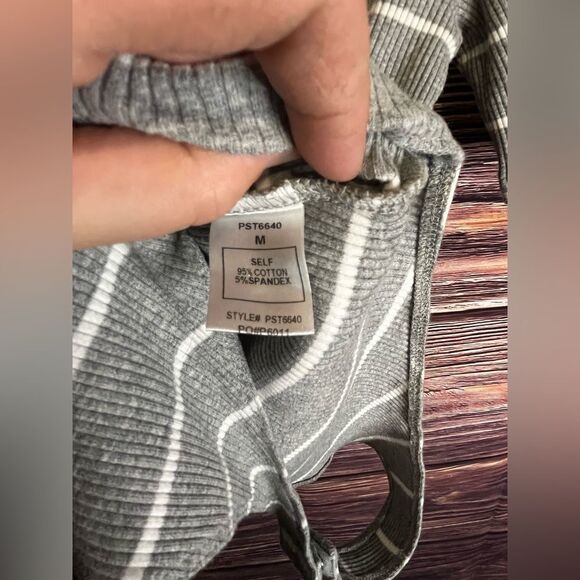 Polagram Gray and White Striped Half Sleeve Bodysuit. Size Medium. - Picture 11 of 14